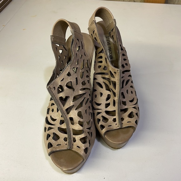 Steve Madden Size 6 1/2 Wedges Taupe - Picture 4 of 4